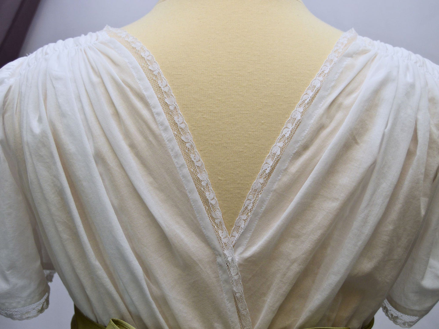 Size L: White Muslin Ball Gown (1800-1815)