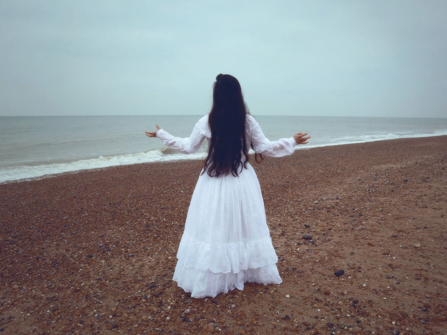 Size S: Emily's White Dress (1840-1860)